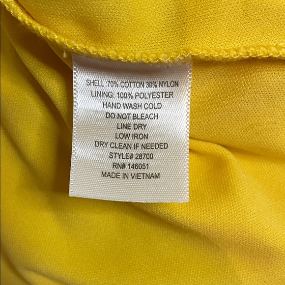 Monteau Los Angeles Sleeveless Golden Yellow Lace Overlay Blouse size M - Picture 3 of 8